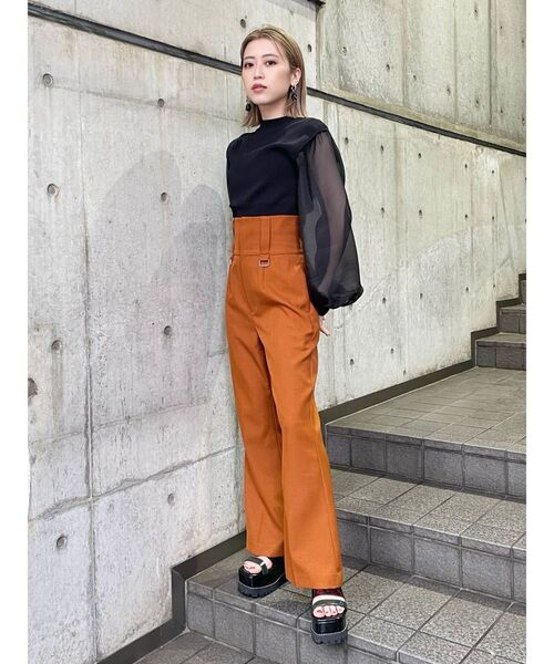 MURUA（ムルーア）の「シャイニースリーブドッキングニット（ニット/セーター・レディース・ブラック/ホワイト/ブルー・FREE）」の5枚目の写真