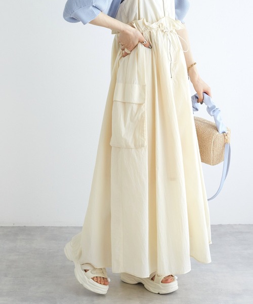 w closet（ダブルクローゼット）の「カーゴナイロンキャミワンピース（ワンピース・レディース・ブラック/ライトカーキ/グレイッシュベージュ/ブラウン/スミクロ・FREE）」の11枚目の写真