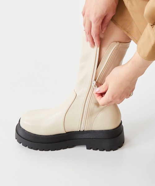 menue（メヌエ）の「ストレッチ 厚底 ミドルブーツ（ブーツ・レディース・アイボリー/ブラック・M/S/LL/L）」の19枚目の写真