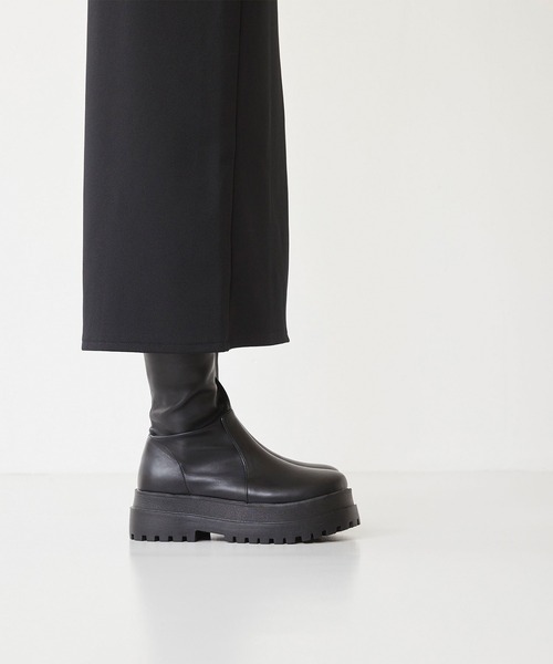 menue（メヌエ）の「ストレッチ 厚底 ミドルブーツ（ブーツ・レディース・アイボリー/ブラック・M/S/LL/L）」の9枚目の写真