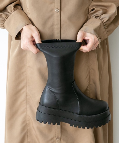 menue（メヌエ）の「ストレッチ 厚底 ミドルブーツ（ブーツ・レディース・アイボリー/ブラック・M/S/LL/L）」の20枚目の写真