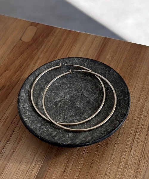 CIAOPANIC TYPY（チャオパニックティピー）の「【 lil/リル】メタルフープピアスM（ピアス（両耳用）・レディース・シルバー/ゴールド・ONE SIZE）」の2枚目の写真