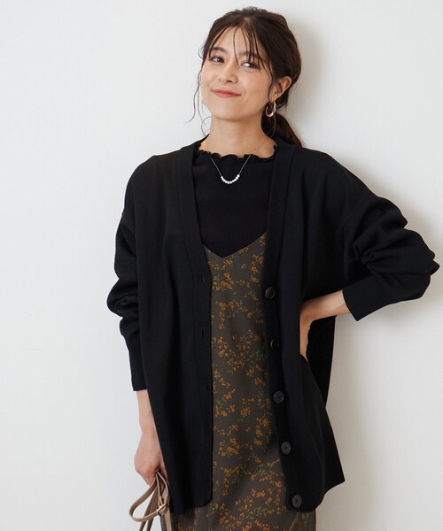 SHOO・LA・RUE（シューラルー）の「◆すっきり見せる スポンディッシュ Vネックカーディガン（カーディガン/ボレロ・レディース・ライトグレー系9/ブルー/ブラック/ブラウン系その他/ワインレッド・00）」の2枚目の写真