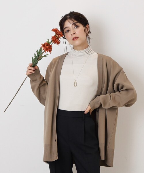 SHOO・LA・RUE（シューラルー）の「◆すっきり見せる スポンディッシュ Vネックカーディガン（カーディガン/ボレロ・レディース・ライトグレー系9/ブルー/ブラック/ブラウン系その他/ワインレッド・00）」の9枚目の写真