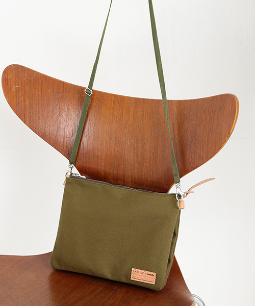 B:MING by BEAMS（ビーミングバイビームス）の「buddy×ビーミング by ビームス / 別注Twin Pouch（クラッチバッグ・レディース・ブラック/オリーブ・ONE SIZE）」の6枚目の写真