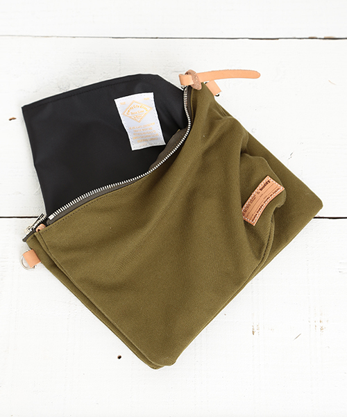 B:MING by BEAMS（ビーミングバイビームス）の「buddy×ビーミング by ビームス / 別注Twin Pouch（クラッチバッグ・レディース・ブラック/オリーブ・ONE SIZE）」の8枚目の写真