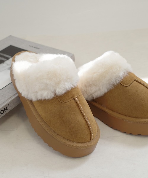 AmiAmi（アミアミ）の「【2025秋冬再販！】厚底ムートンスリッパ/フェイクムートンスリッポン（スリッポン・レディース・ブラック/キャメル/グレイッシュベージュ・LL/L/M/S）」の4枚目の写真