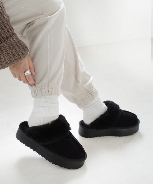 AmiAmi（アミアミ）の「【2025秋冬再販！】厚底ムートンスリッパ/フェイクムートンスリッポン（スリッポン・レディース・ブラック/キャメル/グレイッシュベージュ・LL/L/M/S）」の17枚目の写真