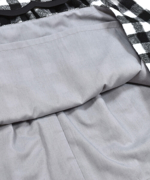 BeBe Petits Pois Vert(ベベプチポワヴェール)の「【店舗限定】ブロックチェックor千鳥柄ジャンパースカート(95~150cm)(ワンピース・キッズ・ベージュ系その他/ブラック系その他・120cm/110cm/130cm/140cm/150cm/100cm/95cm)」の12枚目の写真