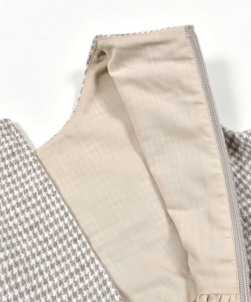 BeBe Petits Pois Vert(ベベプチポワヴェール)の「【店舗限定】ブロックチェックor千鳥柄ジャンパースカート(95~150cm)(ワンピース・キッズ・ベージュ系その他/ブラック系その他・120cm/110cm/130cm/140cm/150cm/100cm/95cm)」の20枚目の写真