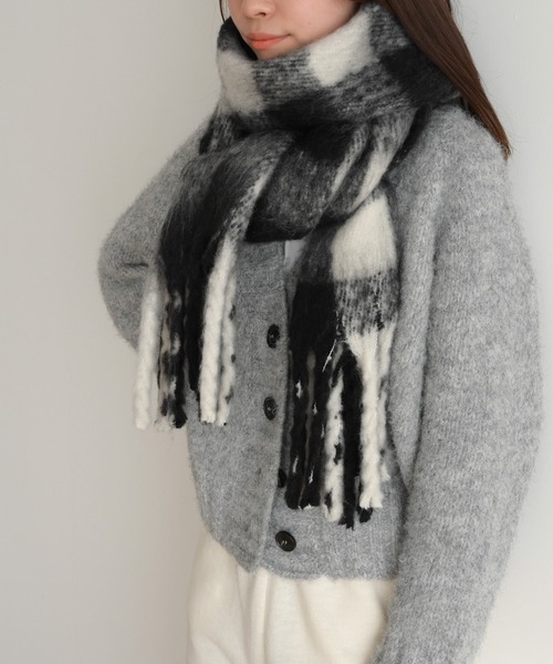 CANAL JEAN(キャナルジーン)の「El mar ブロックチェックフリンジストール(ストール/ショール・レディース・ホワイト×ブラック/サックスブルー/グリーン系その他・ONE SIZE)」の2枚目の写真