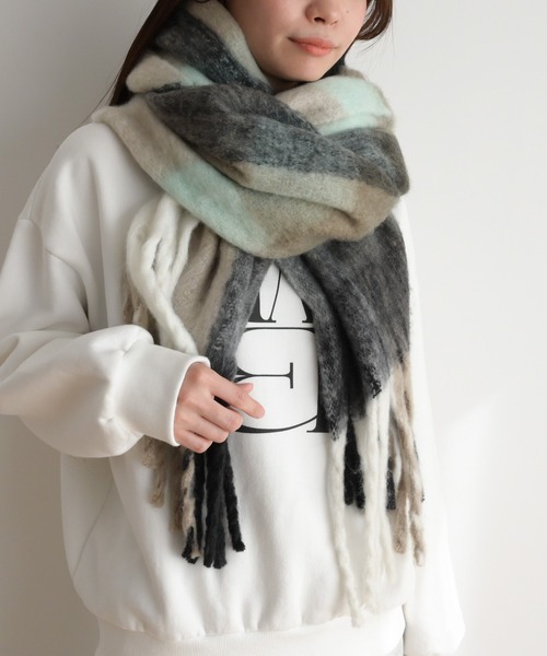 CANAL JEAN(キャナルジーン)の「El mar ブロックチェックフリンジストール(ストール/ショール・レディース・ホワイト×ブラック/サックスブルー/グリーン系その他・ONE SIZE)」の3枚目の写真