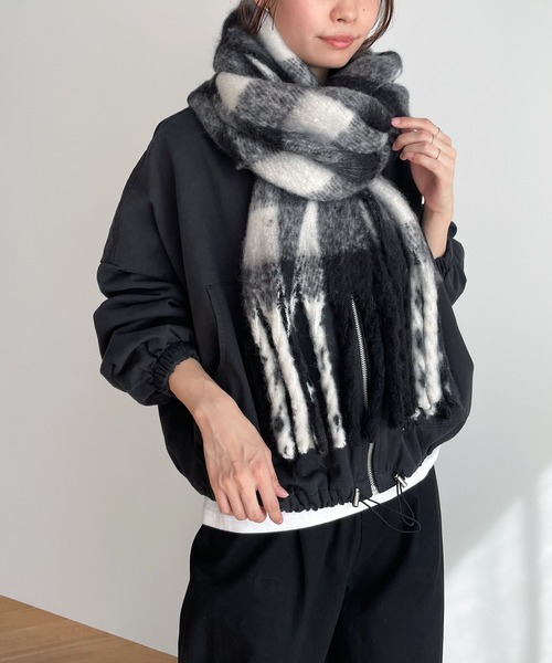 CANAL JEAN(キャナルジーン)の「El mar ブロックチェックフリンジストール(ストール/ショール・レディース・ホワイト×ブラック/サックスブルー/グリーン系その他・ONE SIZE)」の6枚目の写真