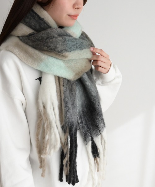 CANAL JEAN(キャナルジーン)の「El mar ブロックチェックフリンジストール(ストール/ショール・レディース・ホワイト×ブラック/サックスブルー/グリーン系その他・ONE SIZE)」の11枚目の写真