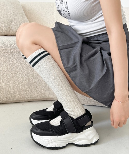 Shoes in Closet(シューズインクローゼット)の「軽量厚底 ボリュームソール ストラップ メリージェーン スニーカー 2419(スニーカー・レディース・ブラック×ブラック/ホワイト/ブラック×ホワイト/ダークブラウン・M/L/LL/S/3L/XS)」の16枚目の写真