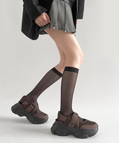 Shoes in Closet(シューズインクローゼット)の「軽量厚底 ボリュームソール ストラップ メリージェーン スニーカー 2419(スニーカー・レディース・ブラック×ブラック/ホワイト/ブラック×ホワイト/ダークブラウン・M/L/LL/S/3L/XS)」の13枚目の写真