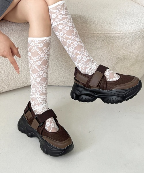 Shoes in Closet(シューズインクローゼット)の「軽量厚底 ボリュームソール ストラップ メリージェーン スニーカー 2419(スニーカー・レディース・ブラック×ブラック/ホワイト/ブラック×ホワイト/ダークブラウン・M/L/LL/S/3L/XS)」の20枚目の写真