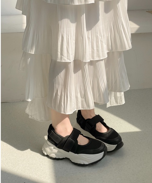 Shoes in Closet(シューズインクローゼット)の「+6.5㎝ 軽量 厚底 ボリュームソール メリージェーン スニーカー サンダル 2419(スニーカー・レディース・ブラック×ブラック/ホワイト/ブラック×ホワイト/ダークブラウン・M/L/LL/S/3L/XS)」の17枚目の写真