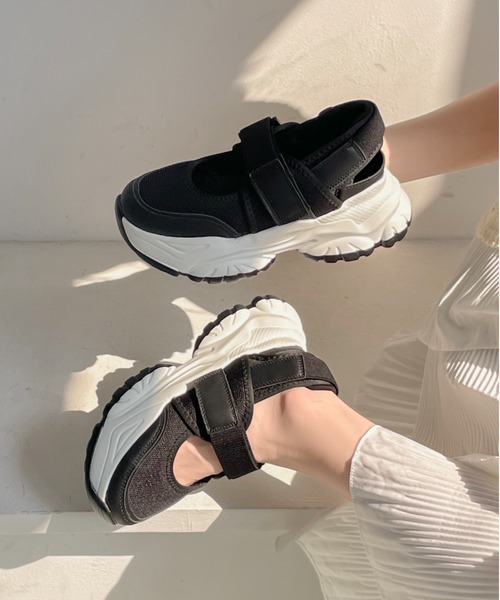 Shoes in Closet(シューズインクローゼット)の「+6.5㎝ 軽量 厚底 ボリュームソール メリージェーン スニーカー サンダル 2419(スニーカー・レディース・ブラック×ブラック/ホワイト/ブラック×ホワイト/ダークブラウン・M/L/LL/S/3L/XS)」の18枚目の写真