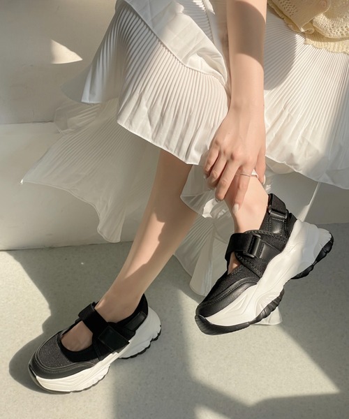 Shoes in Closet(シューズインクローゼット)の「+6.5㎝ 軽量 厚底 ボリュームソール メリージェーン スニーカー サンダル 2419(スニーカー・レディース・ブラック×ブラック/ホワイト/ブラック×ホワイト/ダークブラウン・M/L/LL/S/3L/XS)」の19枚目の写真