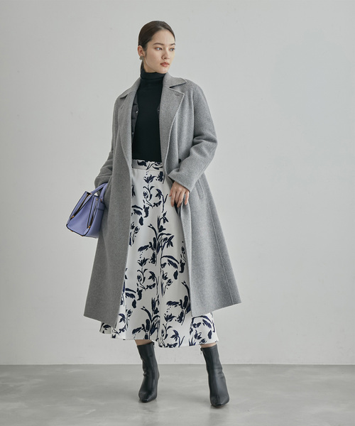 ROPE'(ロペ)の「サテンフレアスカート(無地/花柄)(スカート・レディース・ベージュ/オフホワイト・38/36)」の4枚目の写真