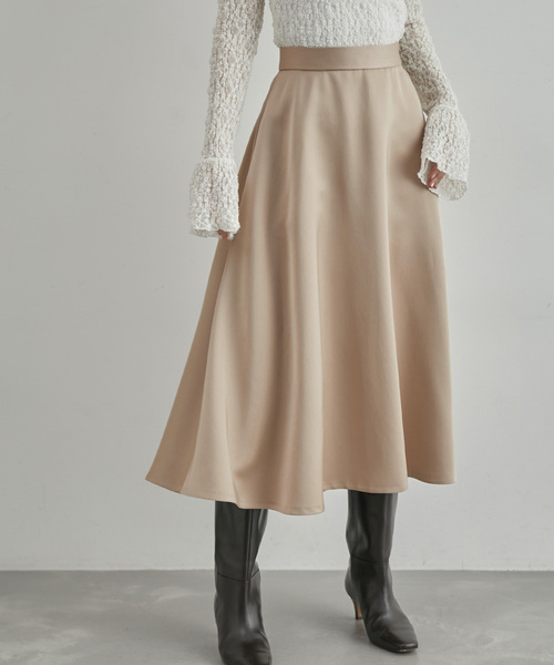 ROPE'(ロペ)の「サテンフレアスカート(無地/花柄)(スカート・レディース・ベージュ/オフホワイト・38/36)」の7枚目の写真