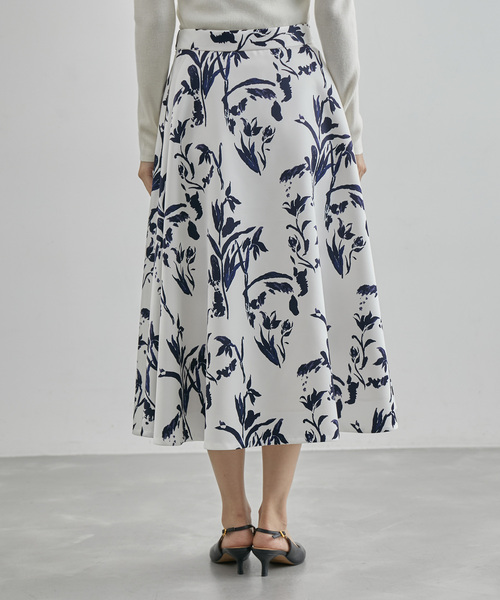 ROPE'(ロペ)の「サテンフレアスカート(無地/花柄)(スカート・レディース・ベージュ/オフホワイト・38/36)」の10枚目の写真