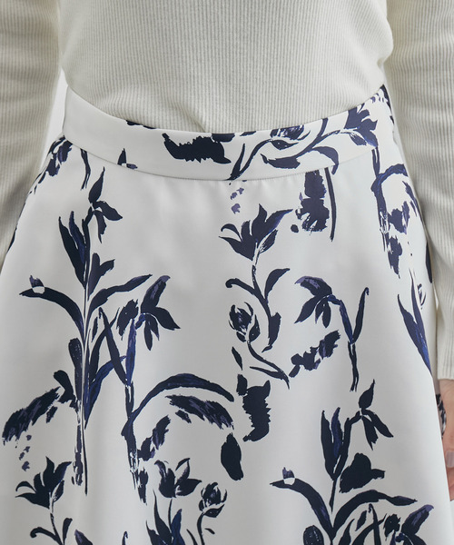 ROPE'(ロペ)の「サテンフレアスカート(無地/花柄)(スカート・レディース・ベージュ/オフホワイト・38/36)」の11枚目の写真