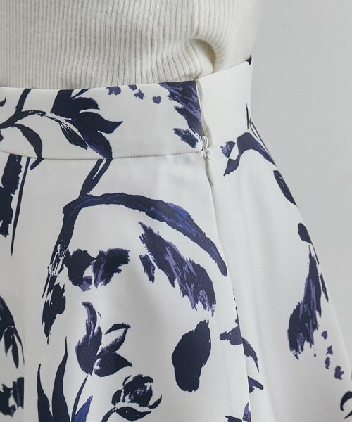 ROPE'(ロペ)の「サテンフレアスカート(無地/花柄)(スカート・レディース・ベージュ/オフホワイト・38/36)」の13枚目の写真