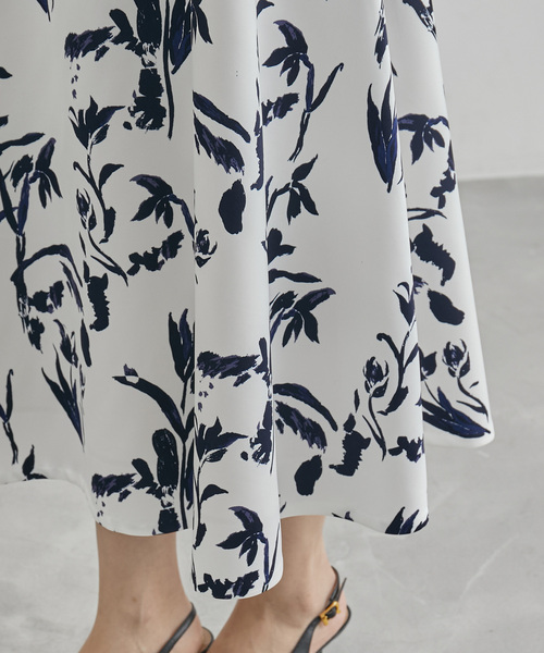 ROPE'(ロペ)の「サテンフレアスカート(無地/花柄)(スカート・レディース・ベージュ/オフホワイト・38/36)」の14枚目の写真