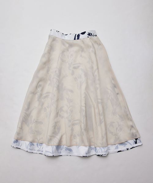 ROPE'(ロペ)の「サテンフレアスカート(無地/花柄)(スカート・レディース・ベージュ/オフホワイト・38/36)」の16枚目の写真