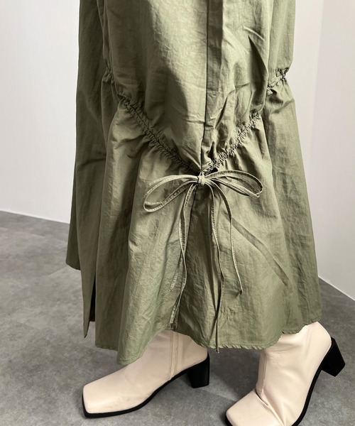 ISOOK(アイスー)の「【ISOOK / アイスー】アシンメトリーギャザーフレアスカート / ロング丈 ボリューム リボン ZOZOTOWN限定(スカート・レディース・カーキ/ブラック・FREE)」の13枚目の写真