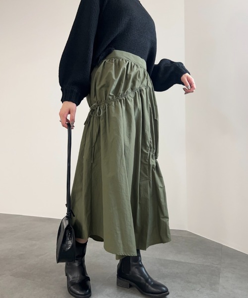 ISOOK(アイスー)の「【ISOOK / アイスー】アシンメトリーギャザーフレアスカート / ロング丈 ボリューム リボン ZOZOTOWN限定(スカート・レディース・カーキ/ブラック・FREE)」の5枚目の写真