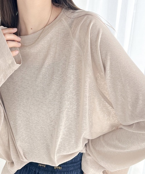 classicalelf(クラシカルエルフ)の「ゆるっとこなれトップス。袖ライン×無地アソートシアートップス(Tシャツ/カットソー・レディース・ライトグレー/オフホワイト/チャコールグレー/アイボリー/ブラック/ピンクベージュ・MEDIUM/LARGE/X-LARGE/SMALL)」の6枚目の写真