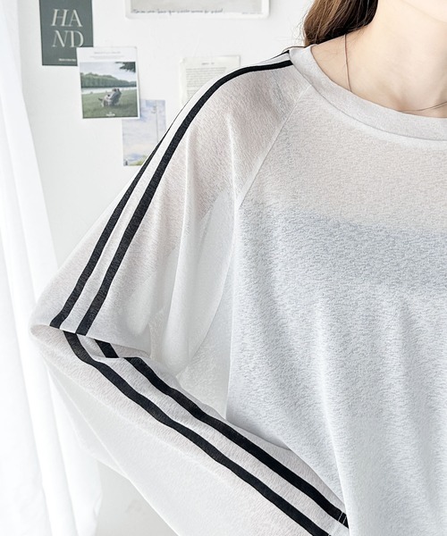 classicalelf(クラシカルエルフ)の「ゆるっとこなれトップス。袖ライン×無地アソートシアートップス(Tシャツ/カットソー・レディース・ライトグレー/オフホワイト/チャコールグレー/アイボリー/ブラック/ピンクベージュ・MEDIUM/LARGE/X-LARGE/SMALL)」の15枚目の写真