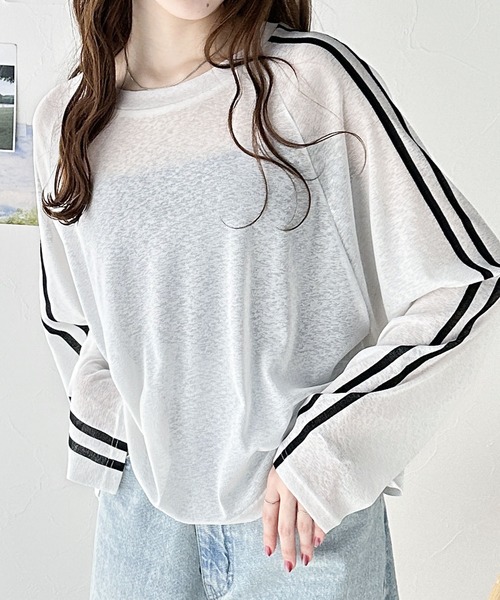 classicalelf(クラシカルエルフ)の「ゆるっとこなれトップス。袖ライン×無地アソートシアートップス(Tシャツ/カットソー・レディース・ライトグレー/オフホワイト/チャコールグレー/アイボリー/ブラック/ピンクベージュ・MEDIUM/LARGE/X-LARGE/SMALL)」の10枚目の写真