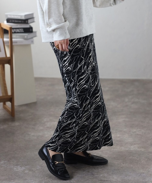 ap retro（アプレトロ）の「総柄プリーツタイトスカート（スカート・レディース・オフホワイト/ブラック・MEDIUM）」の10枚目の写真