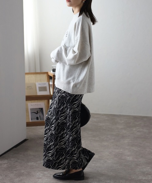 ap retro（アプレトロ）の「総柄プリーツタイトスカート（スカート・レディース・オフホワイト/ブラック・MEDIUM）」の6枚目の写真