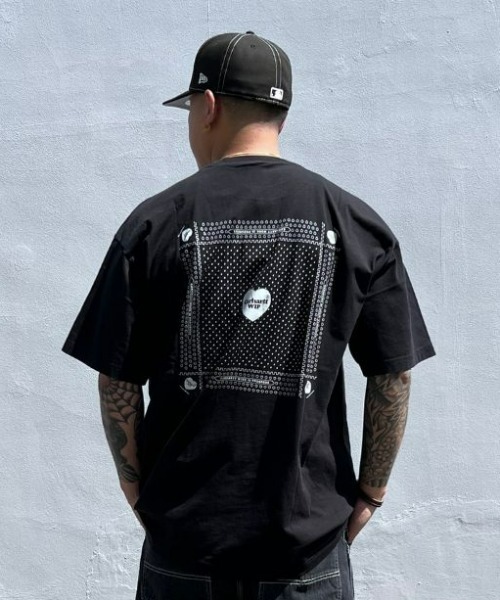 Carhartt（カーハート）の「【Carhartt WIP】S/S HEART BANDANA T-SHIRT（Tシャツ/カットソー・キッズ・ブラック×ホワイト/ホワイト×ブラック・X-LARGE/LARGE/MEDIUM）」の2枚目の写真