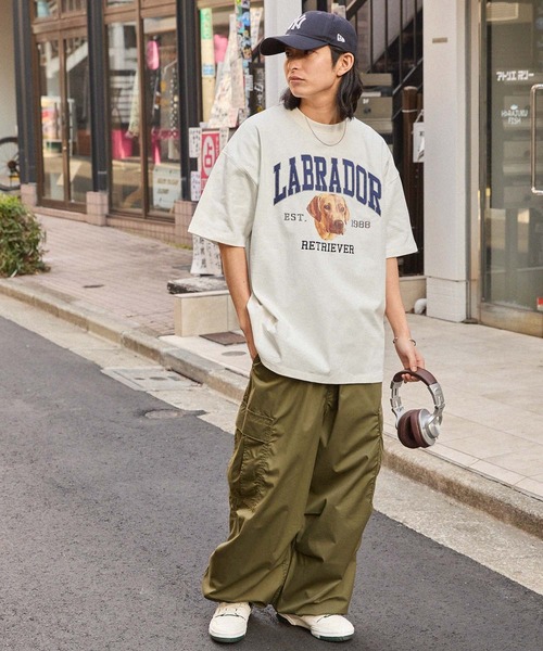 Labrador Retriever（ラブラドールリトリーバー）の「Labrador Retriever/ラブラドールレトリーバー 別注 カレッジロゴ刺繍 ビッグシルエット半袖Tシャツ（Tシャツ/カットソー・メンズ・スミクロ/ネイビー/グリーン/ブラウン/ホワイト系/ブラック/サックスブルー/オフホワイト/ホワイト系1/ブラック系1/グレイッシュベージュ・M/L）」の19枚目の写真