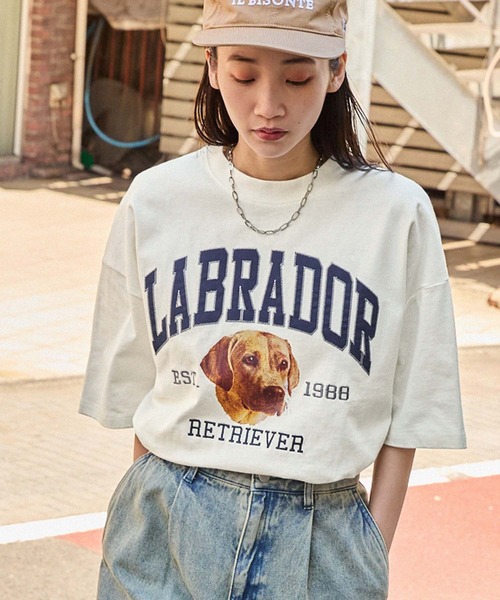 Labrador Retriever（ラブラドールリトリーバー）の「Labrador Retriever/ラブラドールレトリーバー 別注 カレッジロゴ刺繍 ビッグシルエット半袖Tシャツ（Tシャツ/カットソー・メンズ・スミクロ/ネイビー/グリーン/ブラウン/ホワイト系/ブラック/サックスブルー/オフホワイト/ホワイト系1/ブラック系1/グレイッシュベージュ・M/L）」の22枚目の写真