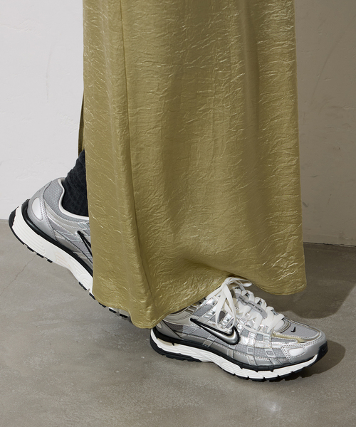 NIKE（ナイキ）の「【NIKE/ ナイキ】P-6000:スニーカー（スニーカー・レディース・シルバー・24cm/24.5cm/25cm）」の2枚目の写真