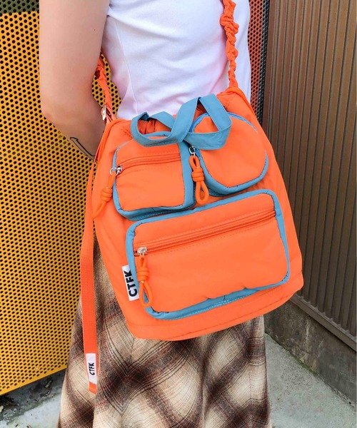 CONTROL FREAK（コントロールフリーク）の「CONTROL FREAK / CTFK（コントロールフリーク）撥水ギャザーマルチポケットショルダー（ショルダーバッグ・レディース・チャコール/アイボリー/ブルー/シルバー/オレンジ/ピンク・FREE）」の6枚目の写真