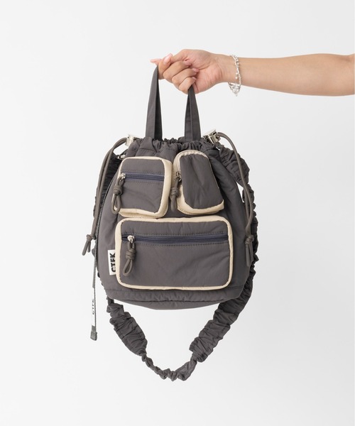 CONTROL FREAK / CTFK（コントロールフリーク）の「CONTROL FREAK / CTFK（コントロールフリーク）撥水ギャザーマルチポケットショルダー（ショルダーバッグ・レディース・チャコール/アイボリー/ブルー/シルバー/オレンジ/ピンク・FREE）」の22枚目の写真