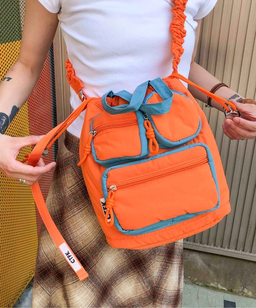 CONTROL FREAK（コントロールフリーク）の「CONTROL FREAK / CTFK（コントロールフリーク）撥水ギャザーマルチポケットショルダー（ショルダーバッグ・レディース・チャコール/アイボリー/ブルー/シルバー/オレンジ/ピンク・FREE）」の14枚目の写真