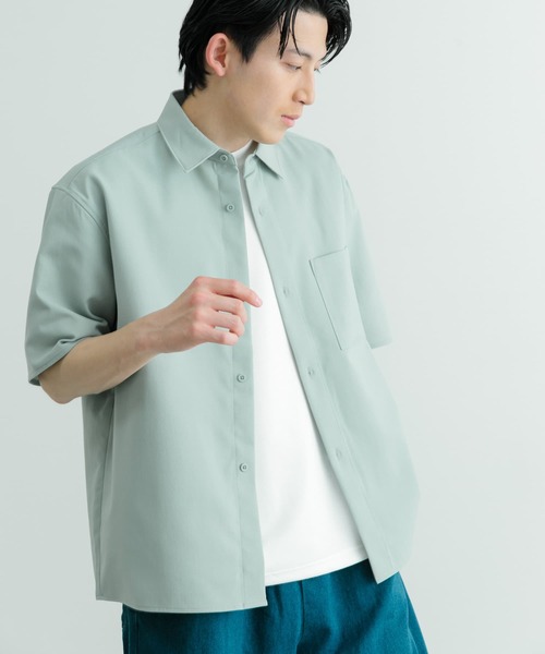 ITEMS URBANRESEARCH（アイテムズ アーバンリサーチ）の「ドライタッチ レギュラーカラー 半袖シャツ（シャツ/ブラウス・メンズ・ミント/ブルー/チャコールグレー/アイボリー・MEDIUM/LARGE）」の20枚目の写真
