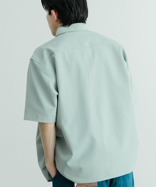 ITEMS URBANRESEARCH（アイテムズ アーバンリサーチ）の「ドライタッチ レギュラーカラー 半袖シャツ（シャツ/ブラウス・メンズ・ミント/ブルー/チャコールグレー/アイボリー・MEDIUM/LARGE）」の18枚目の写真