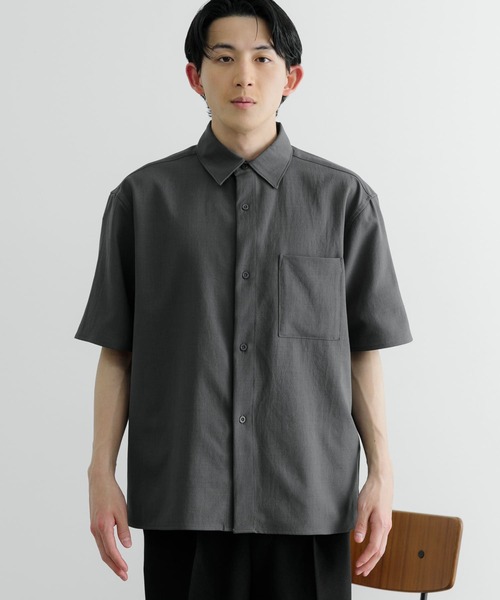 ITEMS URBANRESEARCH（アイテムズ アーバンリサーチ）の「ドライタッチ レギュラーカラー 半袖シャツ（シャツ/ブラウス・メンズ・ミント/ブルー/チャコールグレー/アイボリー・MEDIUM/LARGE）」の16枚目の写真