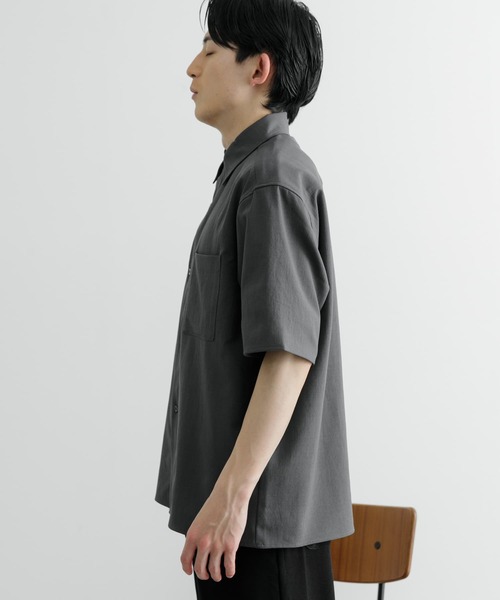 ITEMS URBANRESEARCH（アイテムズ アーバンリサーチ）の「ドライタッチ レギュラーカラー 半袖シャツ（シャツ/ブラウス・メンズ・ミント/ブルー/チャコールグレー/アイボリー・MEDIUM/LARGE）」の15枚目の写真
