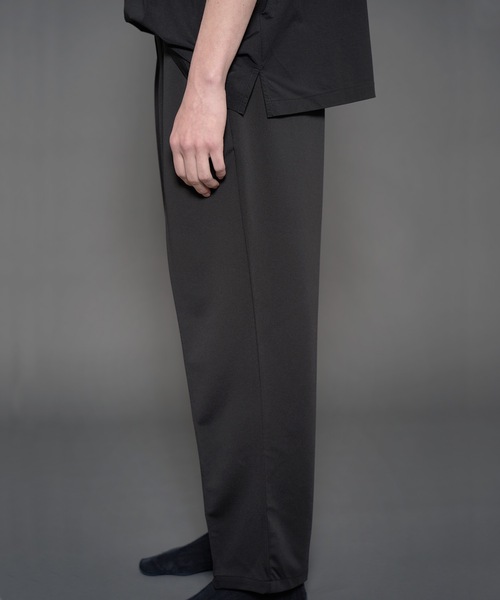 FORTUNA HOMME（フォルトゥナオム）の「FORTUNAHOMME ECOTEC Twill RelaSlacks（スラックス・メンズ・ブラック・1/2）」の2枚目の写真